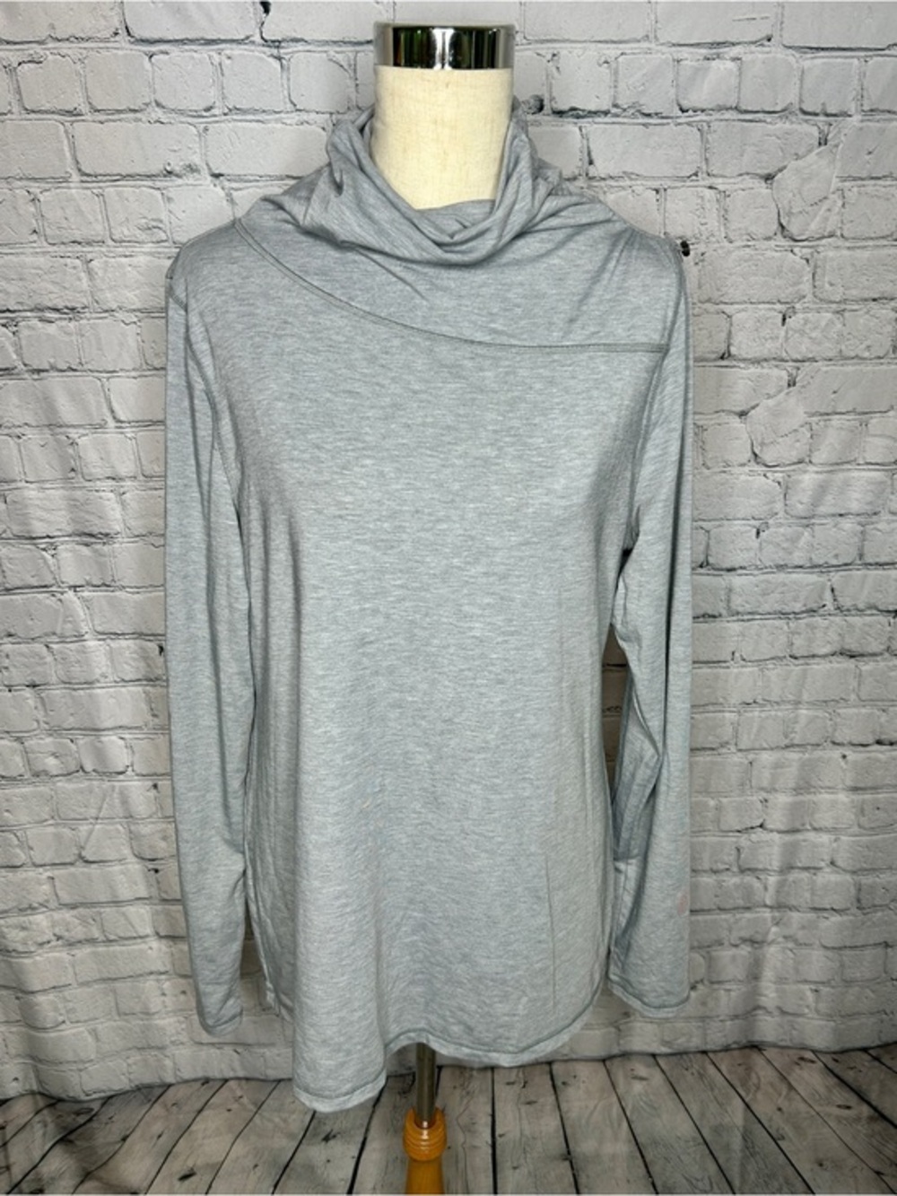 Indygena Indyeva Womens Gray Cowl Neck REPREVE Performance Tunic Top